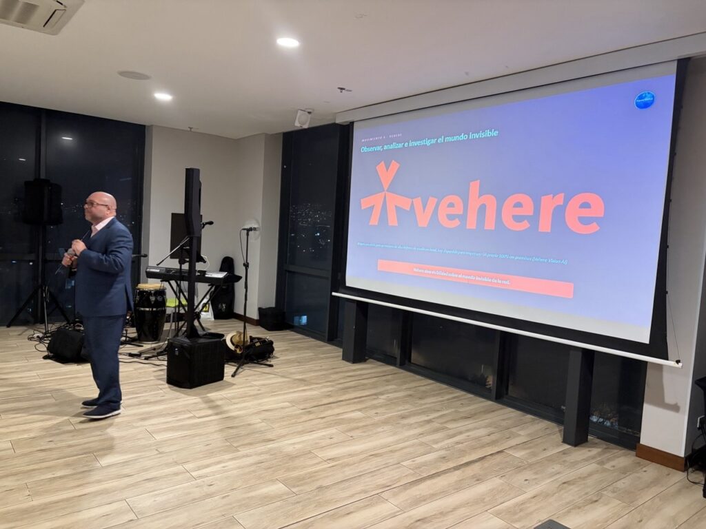 José Manuel Martínez Robles presenting Vehere NDR during the techBTC Executive Summit 2026 in Bogotá, with the Vehere logo displayed behind him